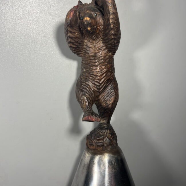 Varpelis-statulele-sokanti-meska-lokys-antikvarinis-193020m.206.jpg Varpelis-statulele-sokanti-meska-lokys-antikvarinis-193020m.206.jpg