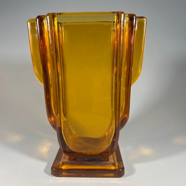 Vaza-vazele-art-deco-stiliaus-antikvarine-gintaro-stiklo202.jpg