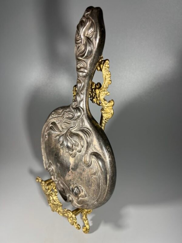 Veidrodėlis, veidrodis rankinis, Art Nouveau stiliaus ir laikotarpio, puošnus, antikvarinis. Kaina 28