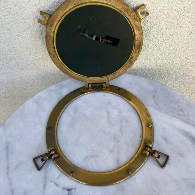 Veidrodis-iliuminator-pranc.202.jpg Veidrodis-iliuminator-pranc.202.jpg