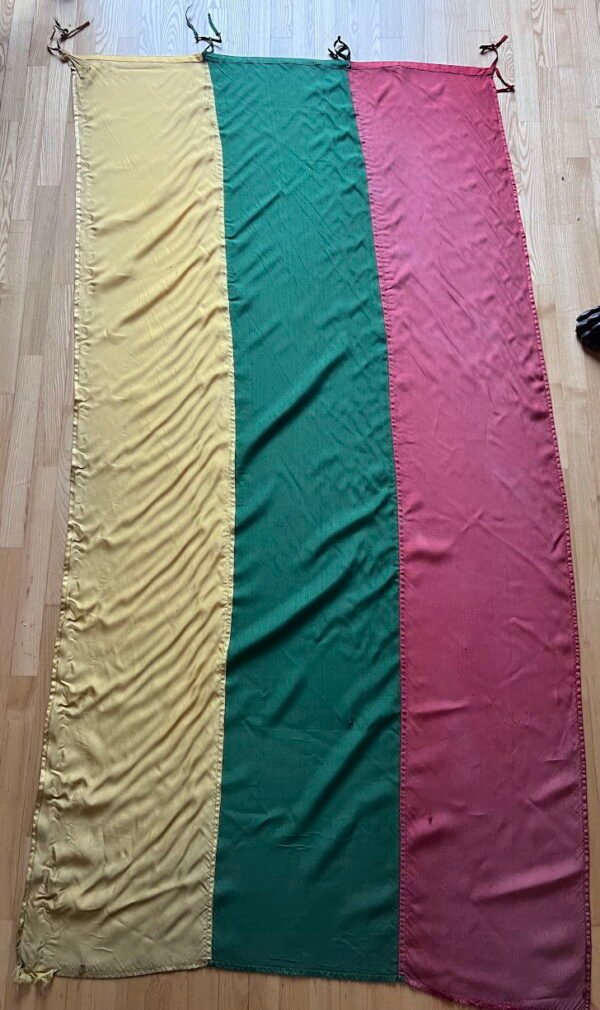 Vėliava Lietuvos trispalvė, apie 1991 m. Kaina 23