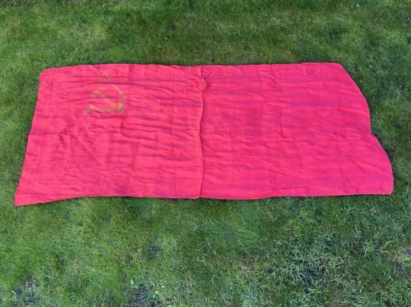 Vėliava TSRS, su kūju ir pjautuvu, sovietinė, tarybinių laikų, didelė, šilkinė. Dydis: 85 x 190 cm. Kaina 53