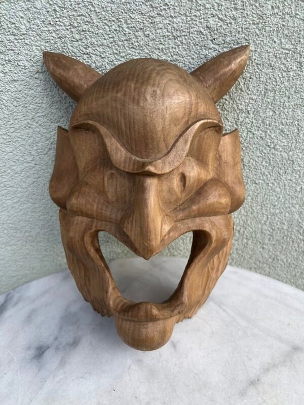 Kaukė Velnias, medinė, drožinėta, lietuviška. Kaina 63