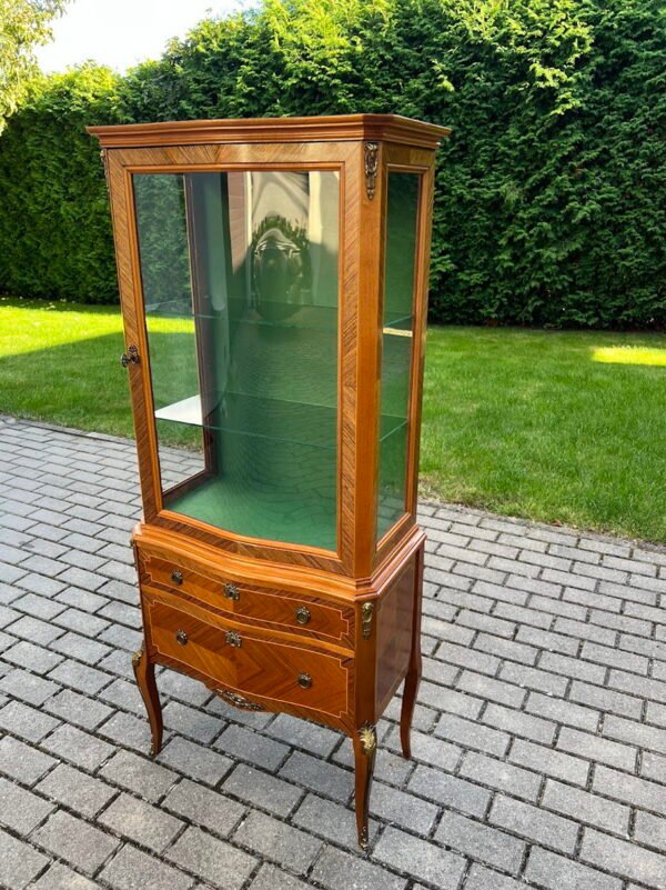 Vitrina, indauja, spinta antikvarinio, neorokoko stiliaus. Kaina 328