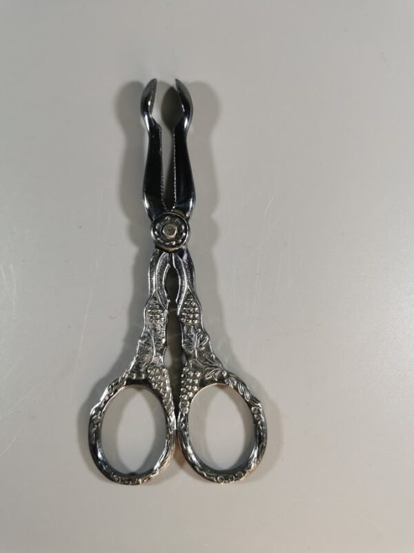 Žnyplės antikvarinės vynuogėms, cukrui. Kaina 23