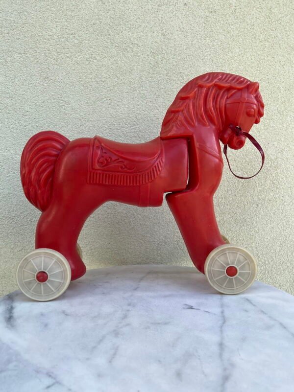 Žaislas Arkliukas, didelis, plastmasinis su ratukais, sovietinis, tarybinių laikų. Apie 1970 m. Kaina 53