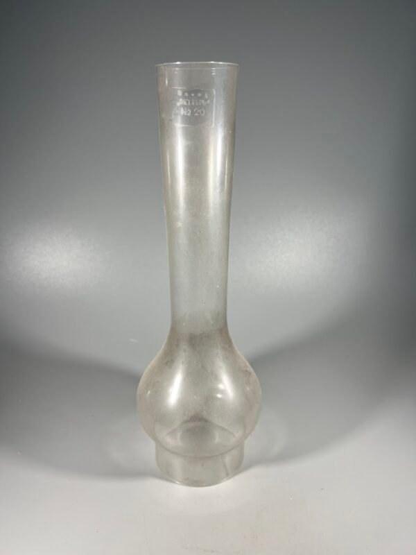 Žibalinės lempos gaubtas, stiklas. Apatinis skersmuo 6,9 cm. 4 vnt. LIKO 3 vnt. Kaina po 23