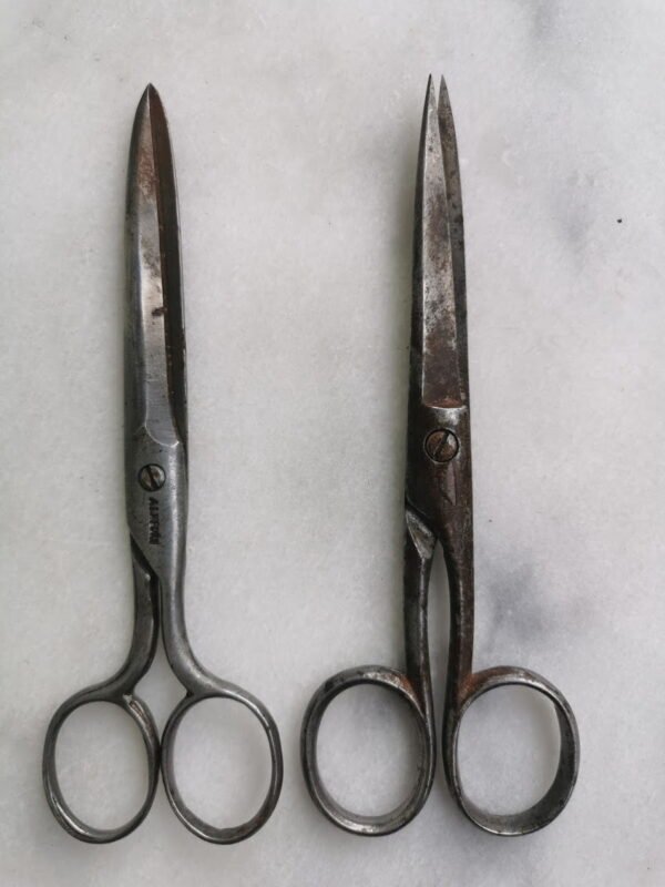 Žirklės antikvarinės. 2 vnt. Kaina po 13