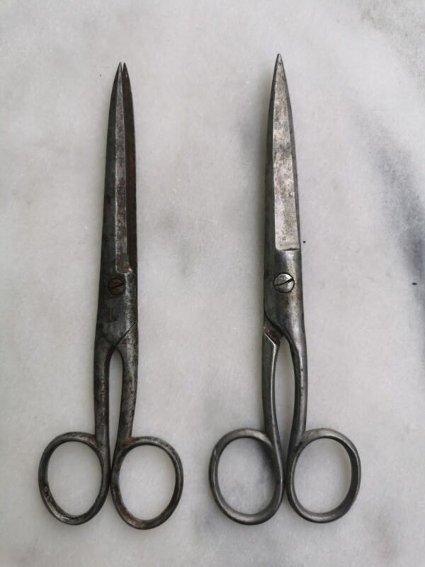 Žirklės antikvarinės. 2 vnt. Kaina po 14