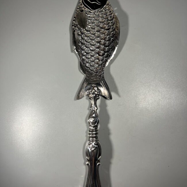 Zuvies-serviravimo-mentele-sidabruota-antikvarine202.jpg Zuvies-serviravimo-mentele-sidabruota-antikvarine202.jpg