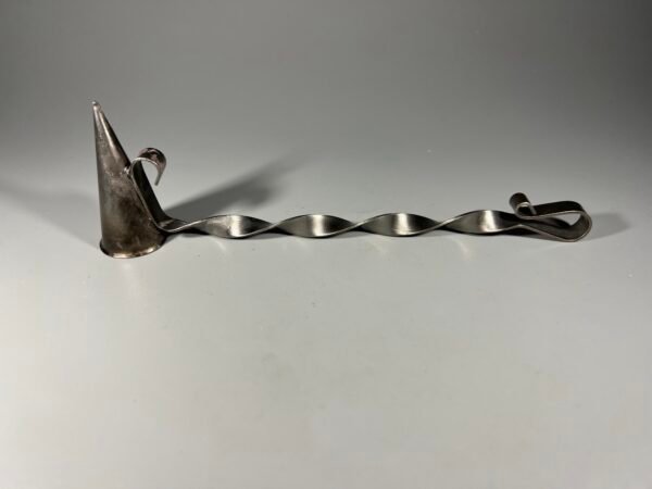 Žvakėms gesinti, sidabro spalvos. Kaina 18