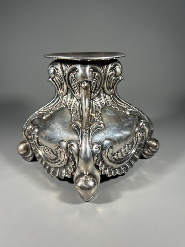 Žvakidė sidabruota, antikvarinė, Rokoko stiliaus. Kaina 38