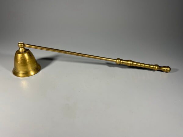 Žvakėms gesinti, žalvarinis, dailus, vintažinio stiliaus. Kaina 27