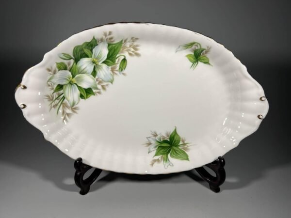 Lėkštė ovali porcelianinė Royal Albert, Bone China, England, TRILLIUM. Kaina 18
