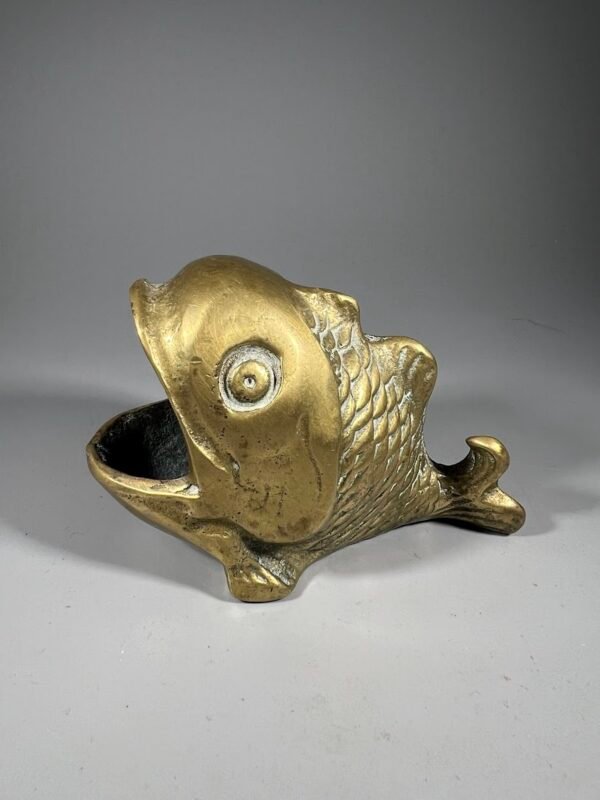 Žuvis, peleninė, statulėlė, dėklas smulkiems daiktams žalvarinė. Svoris 0,5 kg. Kaina 23