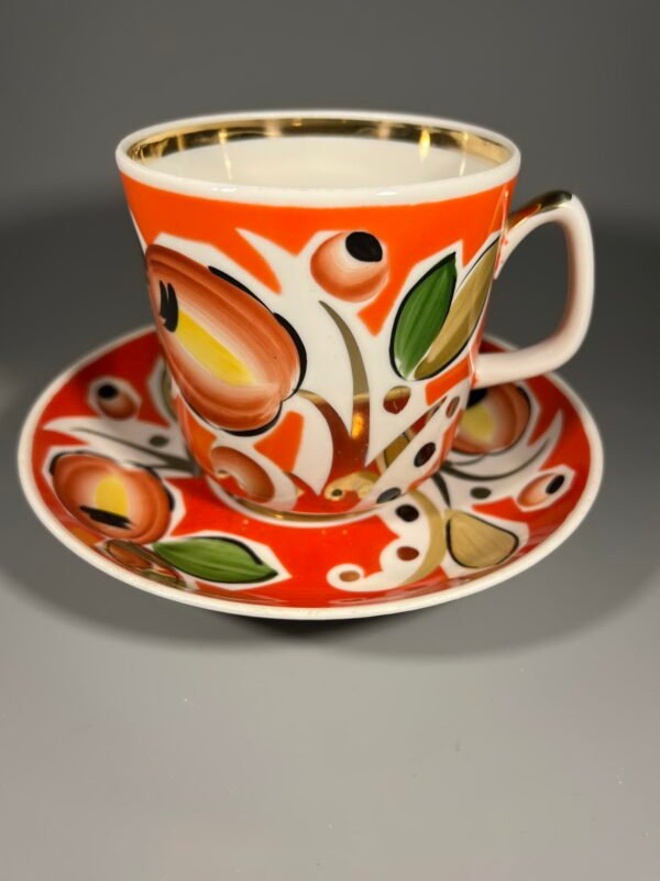 Puodelis su lėkštute didelis, sovietinis, tarybinių laikų, Polonės porceliano gamykla. Talpa 350 ml. 1973–1986 m. Kaina 33