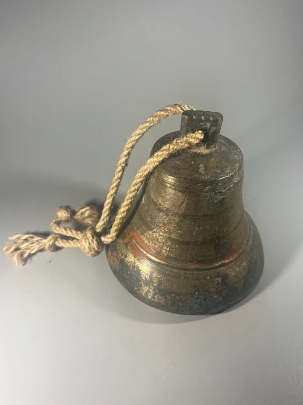 Varpelis carinės Rusijos imperijos laikų. Storasienis, neskilęs, netrūkęs. Svoris 720 gr. Kaina 93