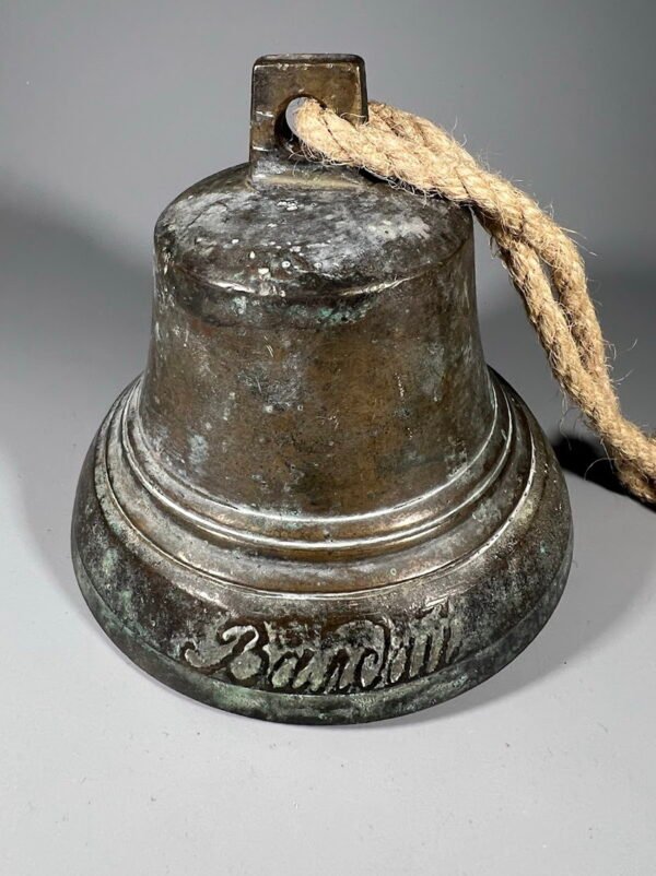 Varpelis carinės Rusijos imperijos laikų Валдай, Valdajus. Neskilęs, netrūkęs. Svoris 500 gr. Kaina 95