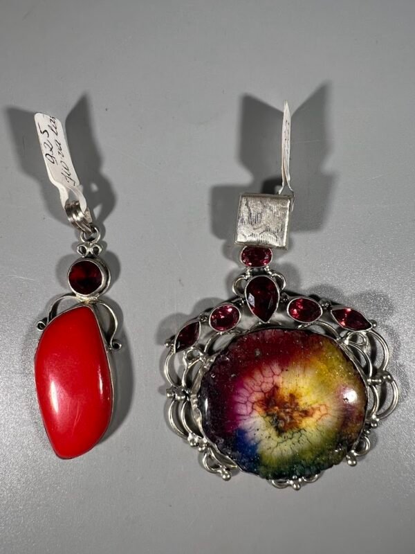 Papuošalai 925 su sintetiniais akmenimis. Koralas ir Agatas. 2 vnt. Kaina 33 ir 58