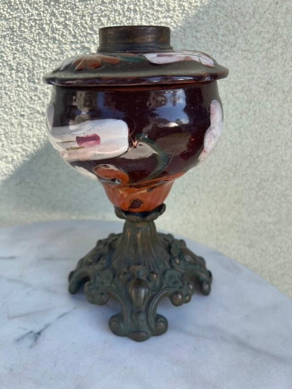 Žibalinės, antikvarinės lempos, majolikos apatinė dalis, metaliniu pagrindu. 1890 - 1910 m. Kaina 23