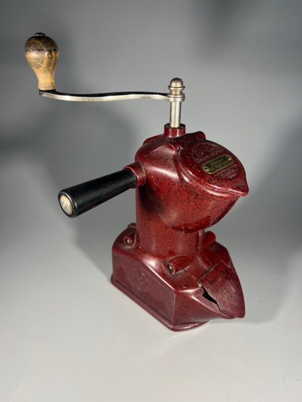 Kavamalė, kavos malūnėlis antikvarinis, tarpukario laikų, bakelitinis PeDe Dienes (Peter Dienes) 411, Vokietija. 1930–1935 m. Kaina 128