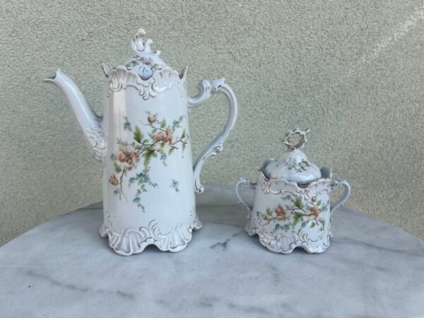 Arbatinukas ir cukrinė porcelianinis antikvarinis, Friedrich Kaestner, Secesijos, Jugend stiliaus, Vokietijos imperija apie 1890 m. Kaina 68 už abu