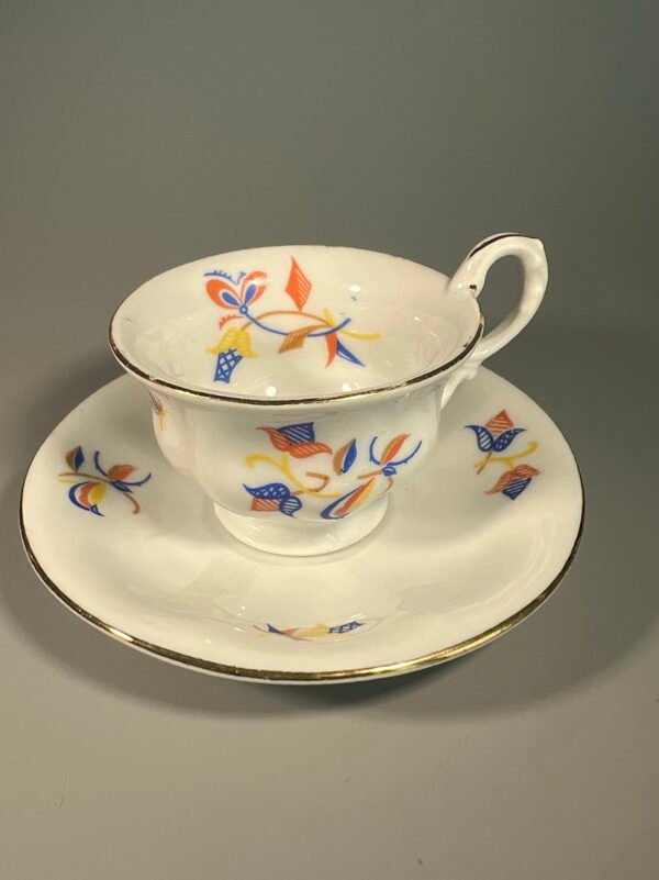 Puodelis su lėkštute porcelianinis, antikvarinis, Carl Tielsch (C.T.), pagamintas Altwasser fabrike (dabartinė Lenkijos teritorija). 1875 – 1900 m. Talpa 60 ml. Kaina 17