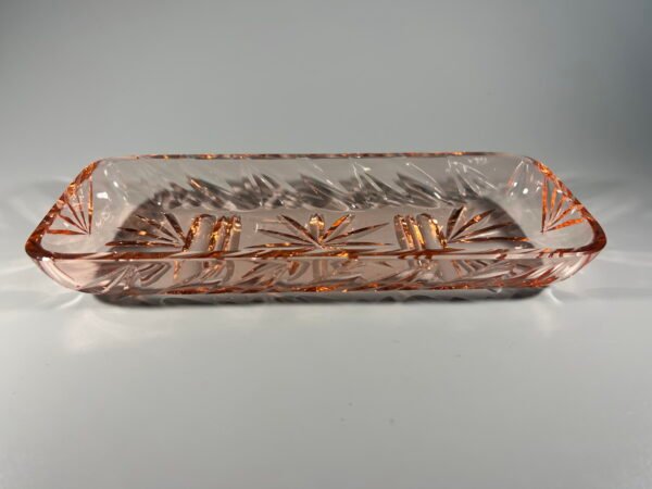 Serviravimo lėkštė antikvarinė, rožinio stiklo, tarpukario, Art Deco stiliaus. Kaina 33