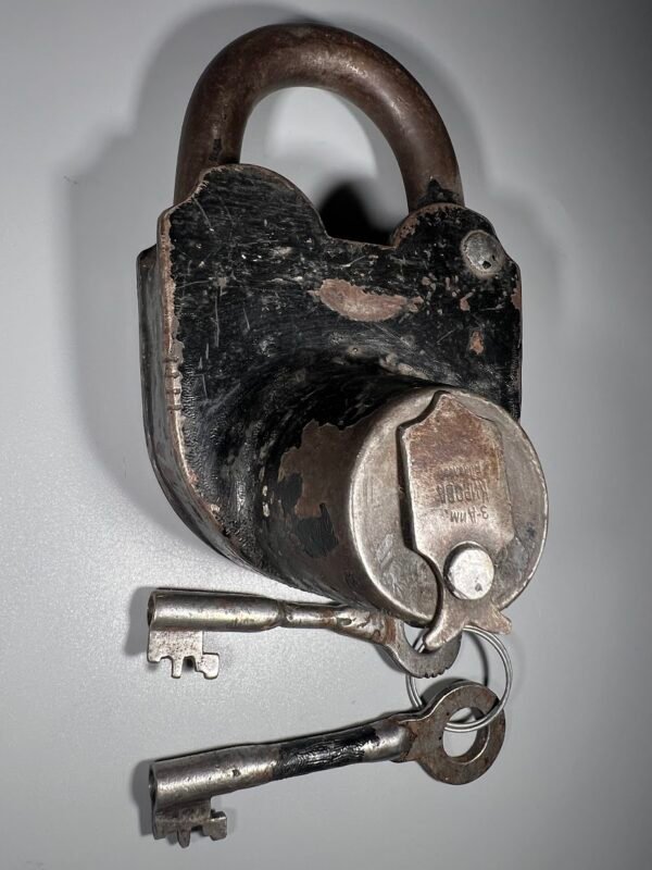 Spyna neįprasta, su 2 raktais, masyvi, stambi, 1,6 kg., sovietinė, tarybinių laikų, Kirovo gamykla Pavlove. З-д им. КИРОВА г. ПАВЛОВО. 1956 m. Kaina 83