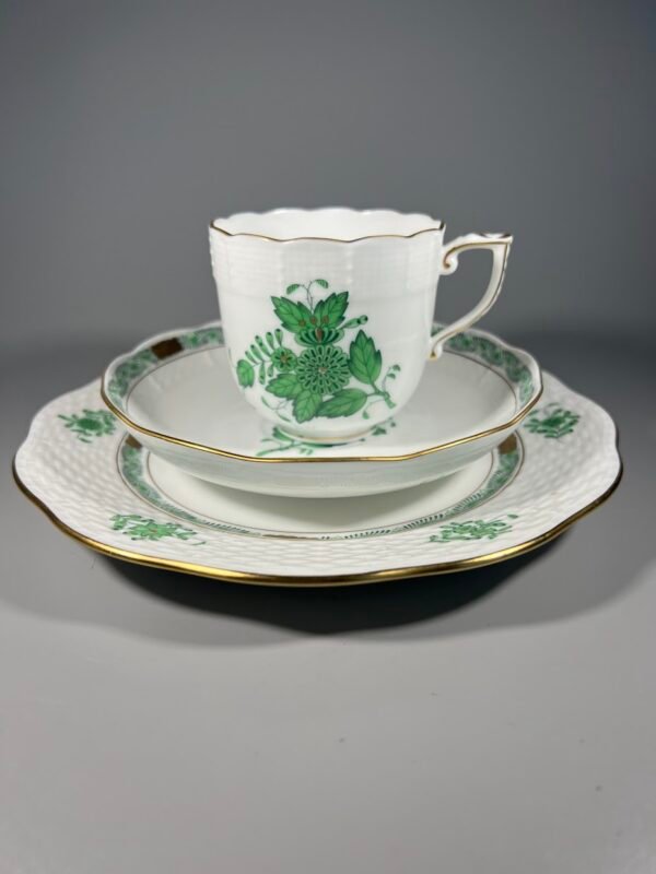 Puodelis su dviem lėkštutėm, porcelianinis trio komplektas Herend Apponyi Green (AV). Talpa 120 ml. 4 vnt. Kaina po 128