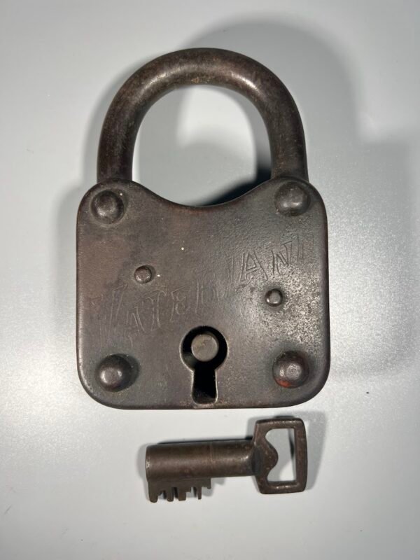 Spyna VATERLAND vokiška, antikvarinė, kolekcinė, pakabinama, tarpukario laikų, veikianti. 1890–1940 m. Kaina 128