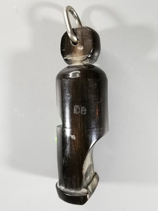 Švilpukas antikvarinis, bakelitinis, vokiškas II PK laikų. Kaina 58