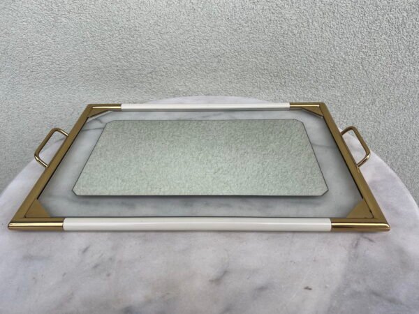 Padėklas keturkampis su rankenėlėmis bei veidrodžiu vokiškas, vintažinis. Kaina 78