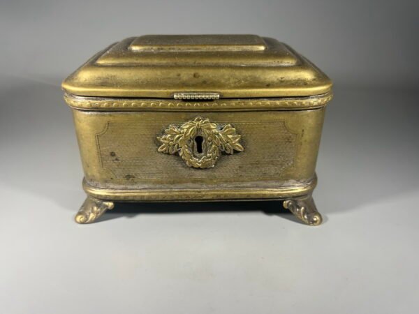 Skrynelė, dėžutė, cukrinė antikvarinė, HENNEBERG I CZAJKOWSKI WARSZAWA. 1856 - 1874 m. Kaina 187