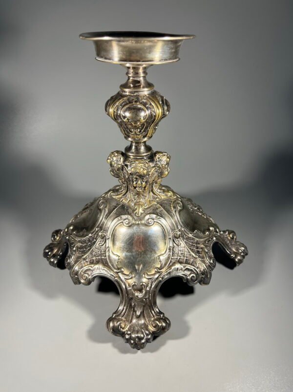 Žvakidė sidabruota, antikvarinė, Rokoko stiliaus. Aukštis 22 cm. Kaina 43