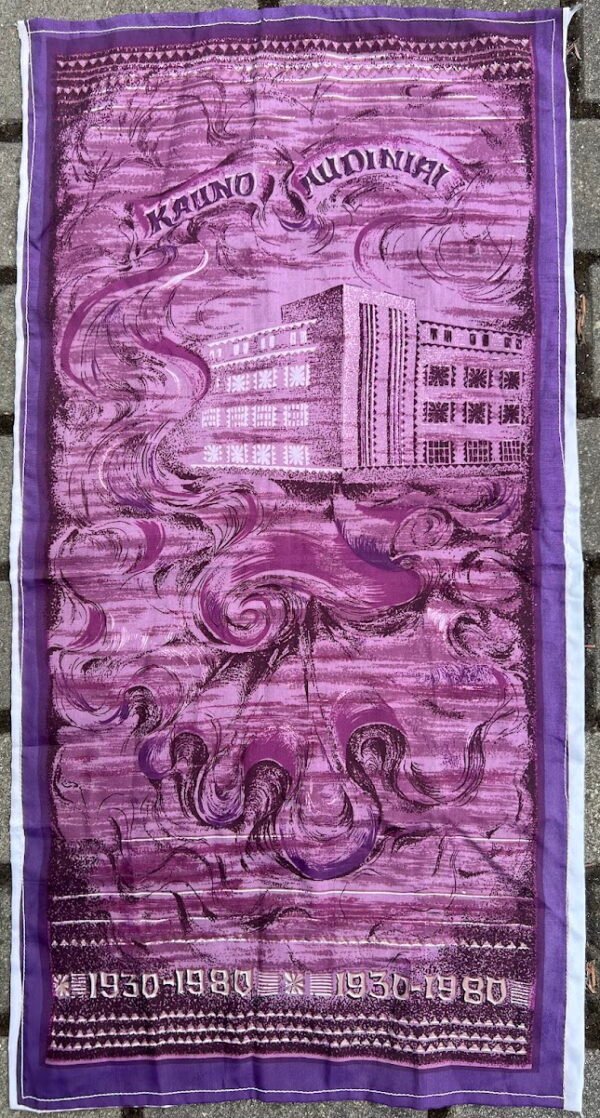 Skara šilkinė, sovietinė, skirta paminėti Kauno šilko audinių fabriko „Kauno audiniai“ 50-ies metų jubiliejų (1930–1980 m.). Kaina 23