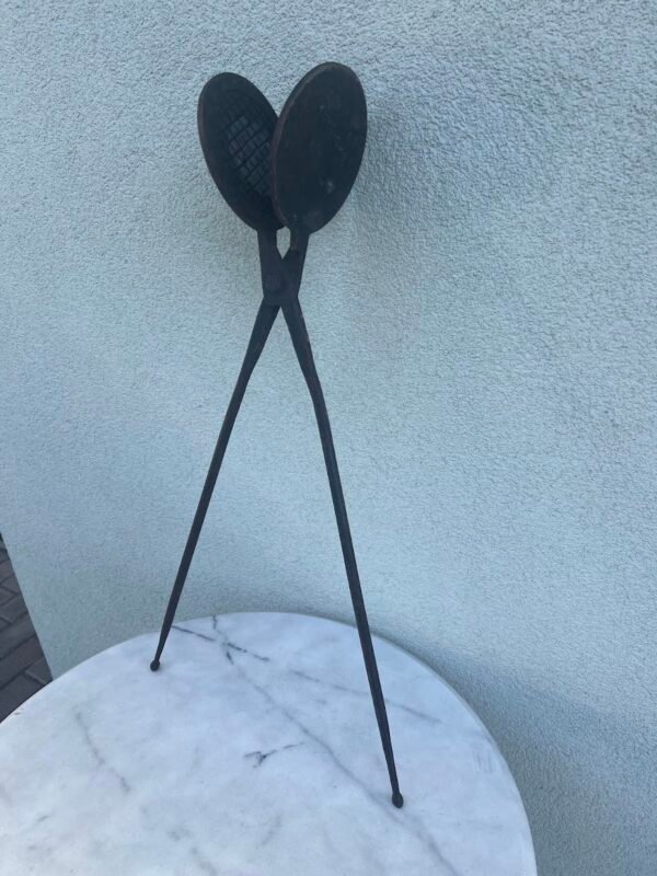 Vaflių keptuvė antikvarinė, ketaus, špižinė. Kaina 53