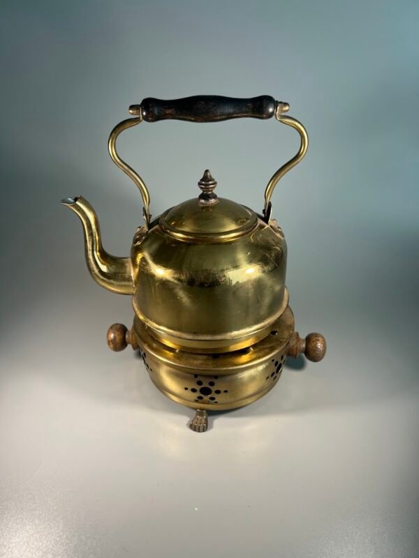 Arbatinukas su šildytuvu žalvariniai. Kaina 53 už viską