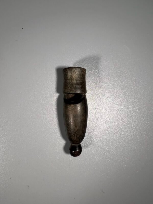 Švilpukas antikvarinis, bakelitinis, Lietuvos tarpukario policijos ar vokiškas I - II PK laikų. Kaina 63