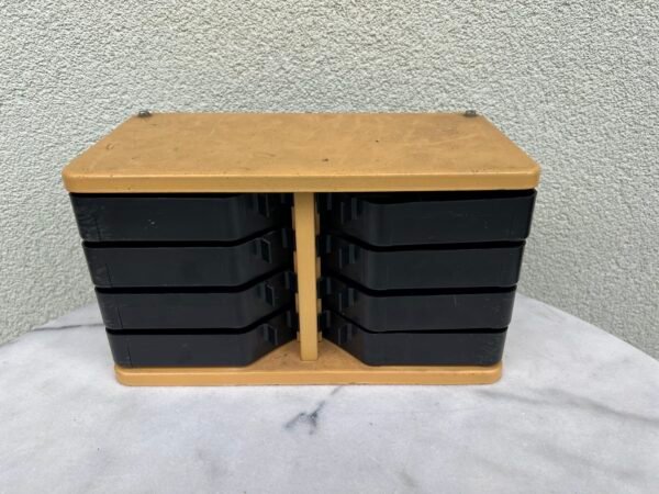 Daiktadėžė tvirta, vintažinė pastatoma, pakabinama, 8 stalčiukų, metalas, plastmasė. Kaina 33