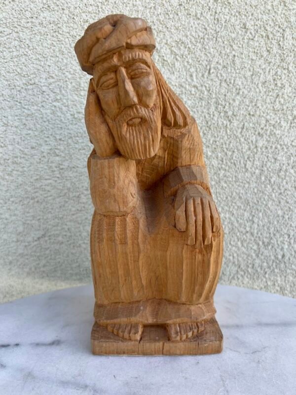 Rūpintojėlis medinis, ąžuolinis, drožinėtas. Aukštis 32 cm. Kaina 83