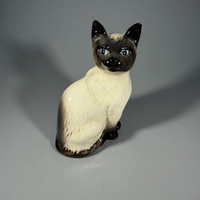 Angliška Beswick porcelianinė Siamo katės statulėlė modelis 1887 Albert Hallam 11 cm Angliška Beswick porcelianinė Siamo katės statulėlė modelis 1887 Albert Hallam 11 cm