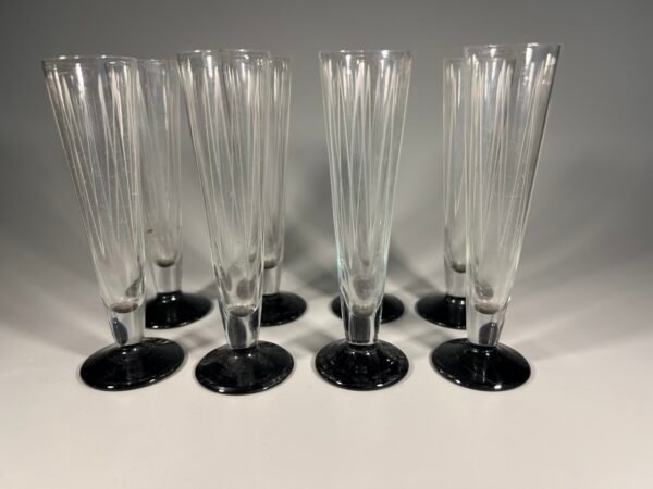 Taurelė, taurelės likeriui elegantiška, Mid-Century Modern stiliaus, apie 1970 m. Talpa 20 ml. 8 vnt. Kaina po 10