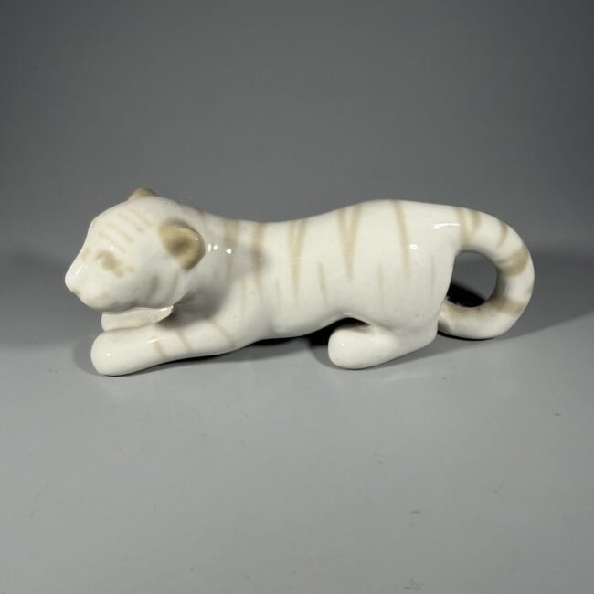 TSRS laikotarpio Polonės gamyklos porcelianinė baltojo tigro snieginio leopardo statulėlė 15 cm