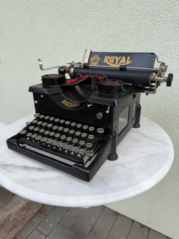 Šimtametė antikvarinė rašomoji mašinėlė „Royal Model 10“ su stikliniais šonais (Pagaminta JAV, 1920–1930 m.)