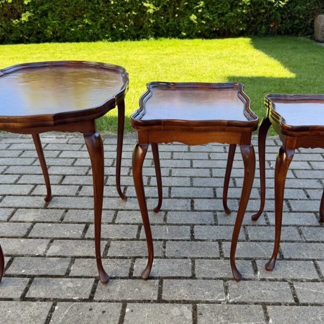 vintaziniai-istatomi-trio-staliukai-komplektas-3vnt-kaina.jpg vintaziniai-istatomi-trio-staliukai-komplektas-3vnt-kaina.jpg
