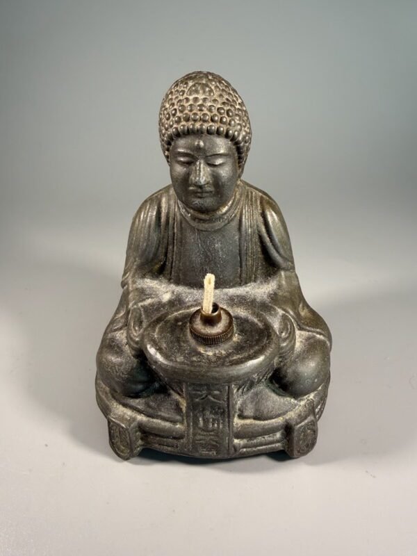 Antikvarinė Budos statulėlė-aliejinė lempa (Japonija, apie 1930–1950 m., aukštis 11 cm, 350 g)