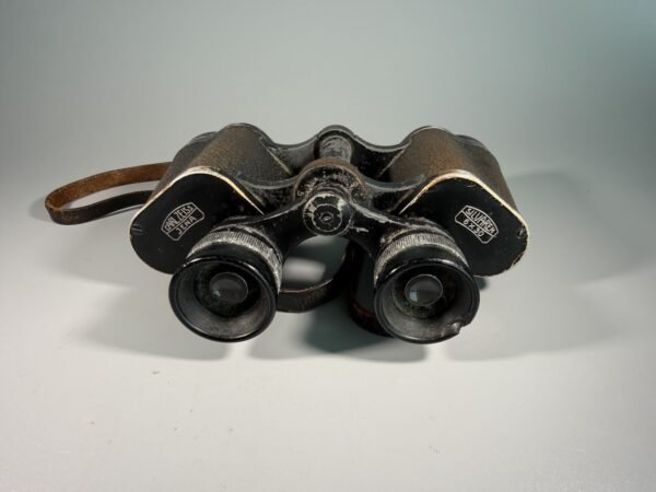 Veikiantys tarpukario žiūronai „Carl Zeiss Jena Silvarem“ 6x30 (1920–1935 m.) su odiniu dirželiu, kariški