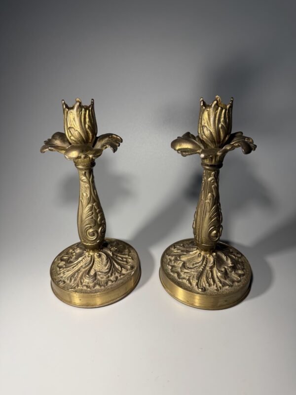 Vintažinė žalvarinė žvakidė su augaliniais motyvais (Art Nouveau stilius, 21 cm)