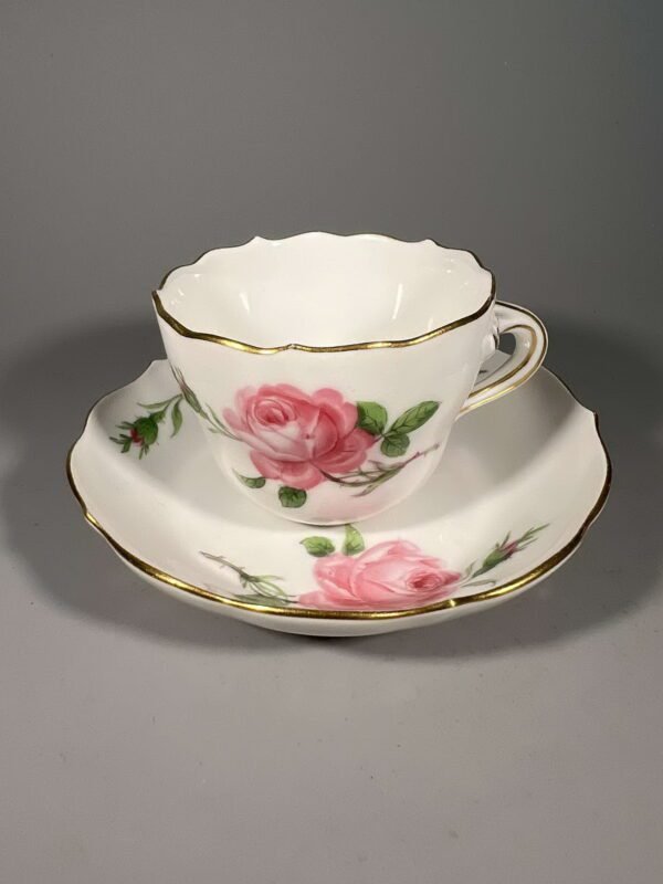 Originalus Meissen porceliano mokos (espresso) puodelis su lėkštute „Rožės“